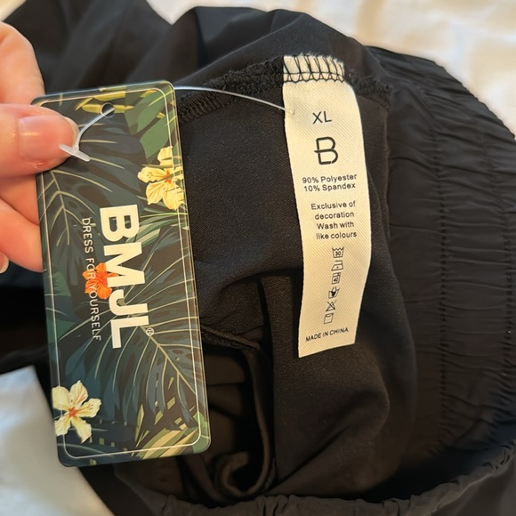 Running shorts with liner - Picture 2 of 4